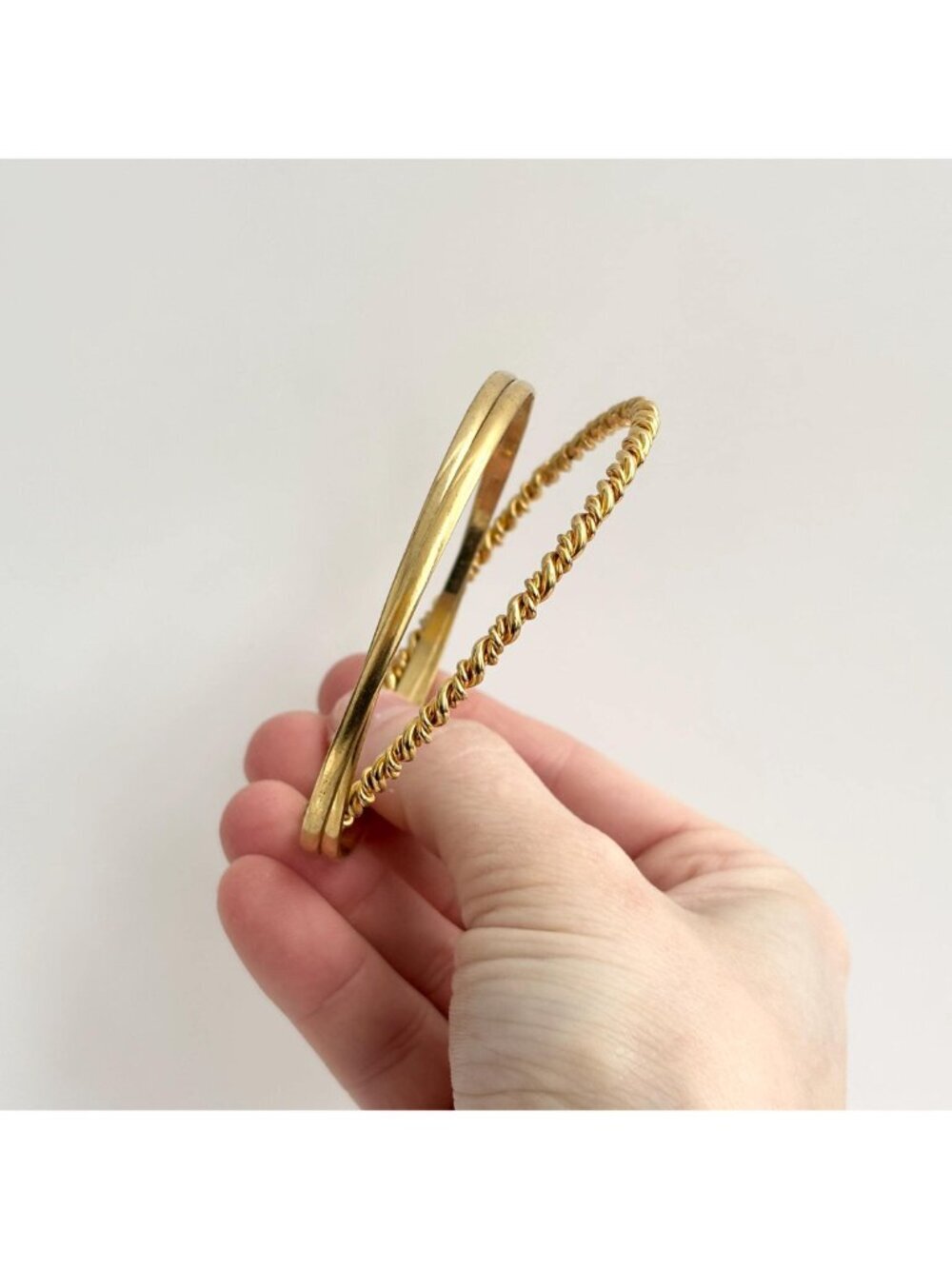 Gold Toned Triple Sectioned Multi Stackable 90's Vintage Bangle Bracelet - Picture 4 of 8